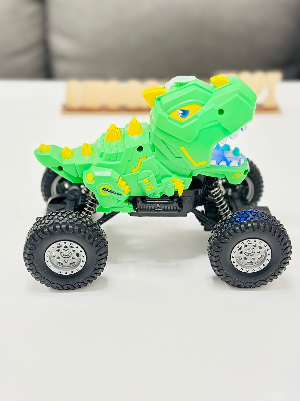 TELECOMANDA DINOSAUR 360 CU EFECT DE PULVERIZARE APA BURGANTE