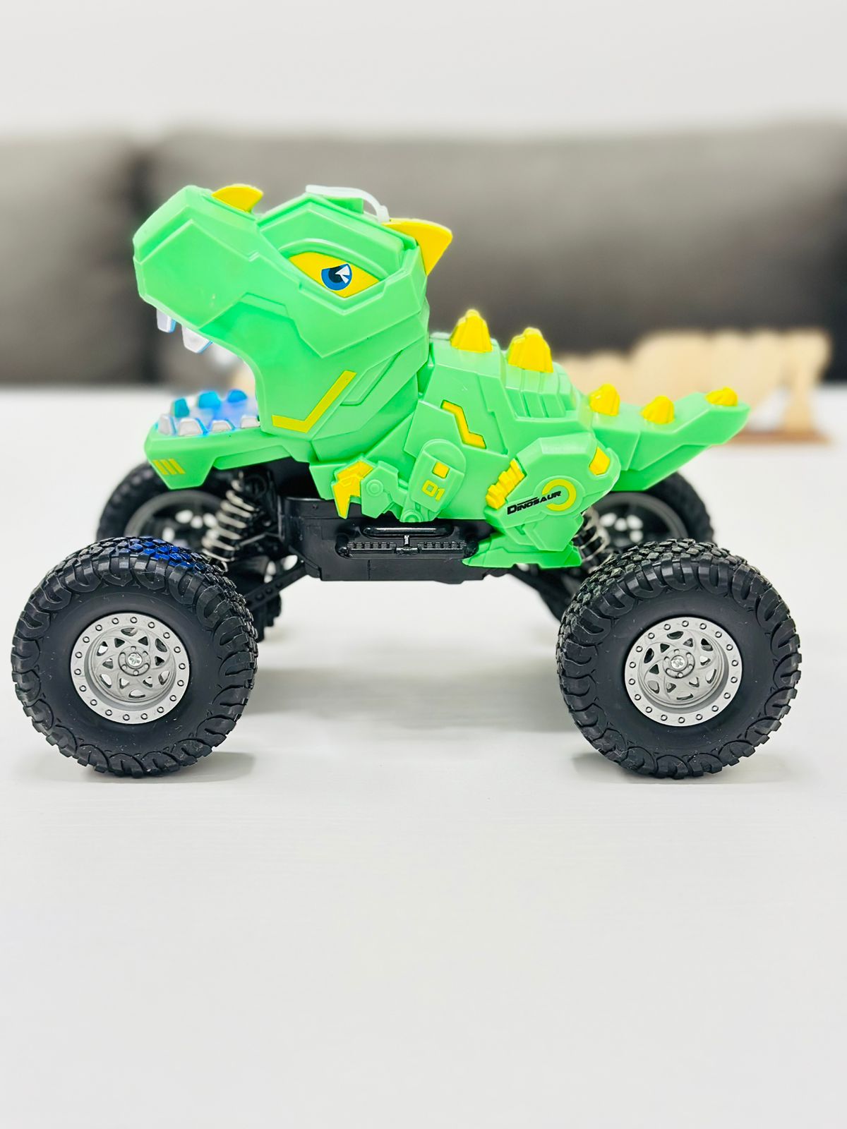 TELECOMANDA DINOSAUR 360 CU EFECT DE PULVERIZARE APA BURGANTE