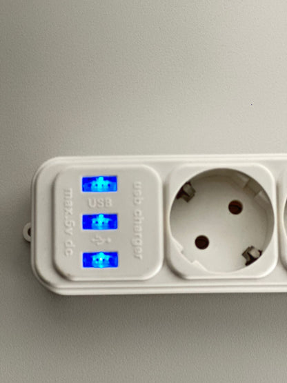 Cablu prelungitor (4 prize, 3 intrări USB) 2 BUC